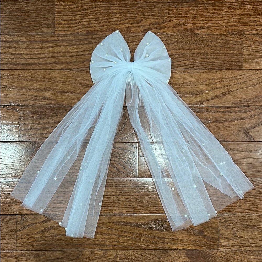 White Tulle Bow Comb with Pearls
